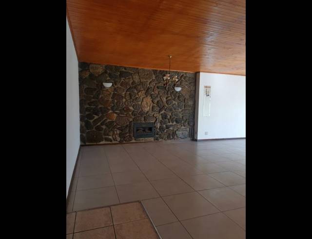 3 BEDROOM HOUSE FOR SALE IN BIRCHLEIGH NORTH